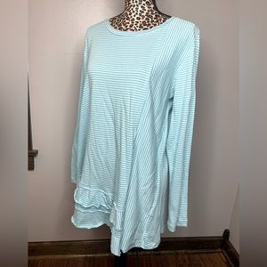 Karen Heart Women’s Long Top. Size medium. Never worn with tags.